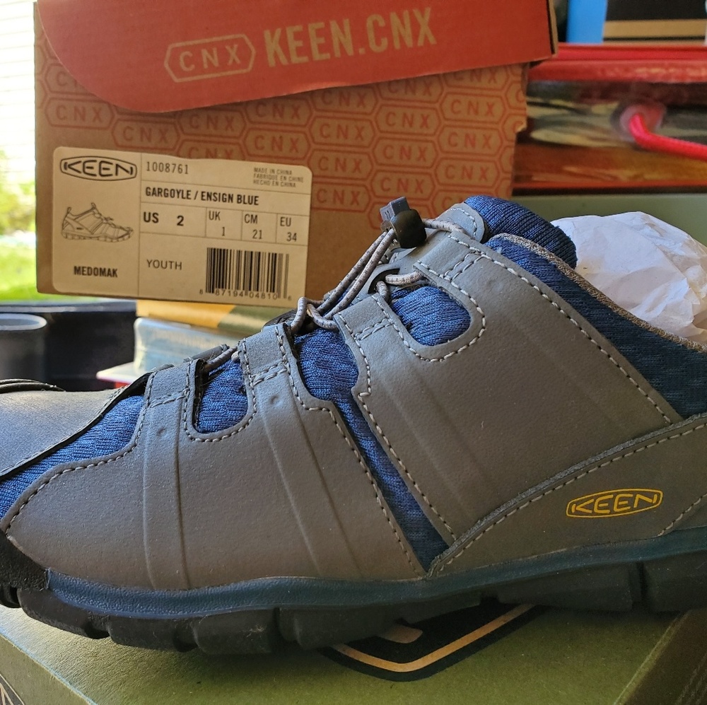Boys NEW Keen sneakers size 2